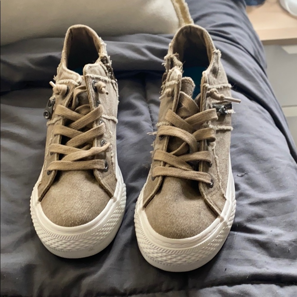 Blowfish Malibu Canvas wedge sneaker with zippers
